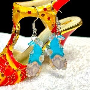 2/$22🍀Adorable gnome earrings in acrylic with French wire hooks🍀